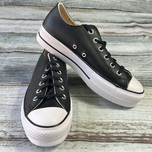 CONVERSE Black & White Platform Sneakers Women's  Size 10 - Picture 1 of 10
